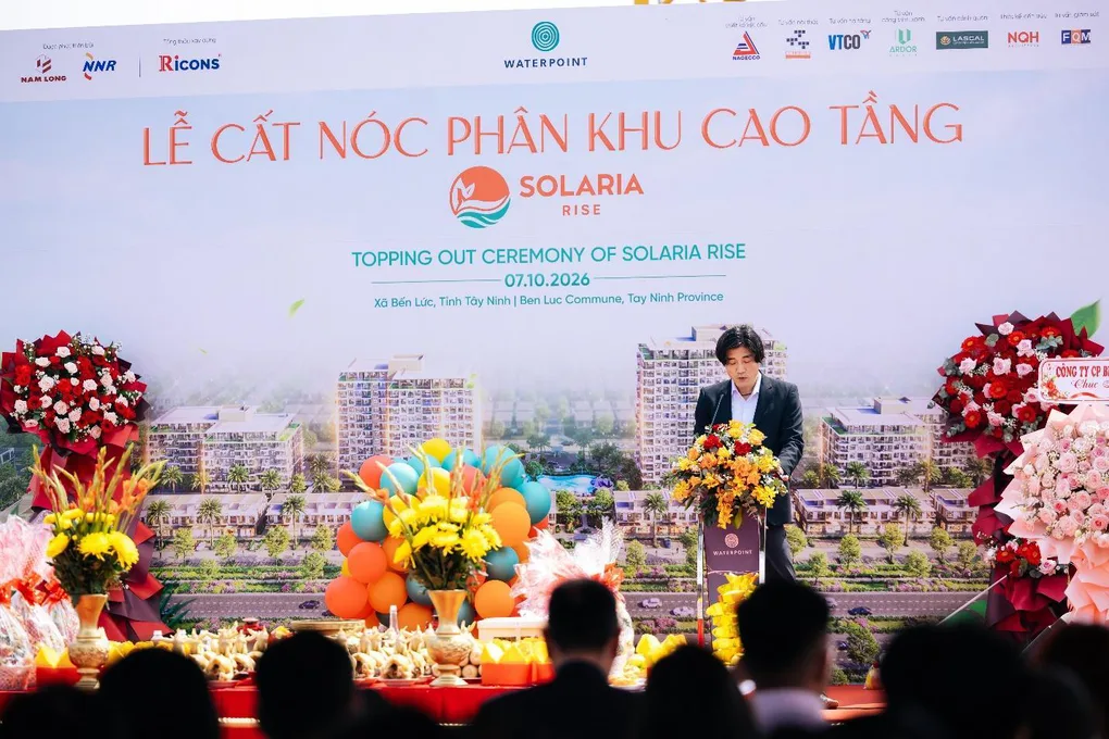 Ông Koji Haruyama, Tổng giám đốc NNR Properties Việt Nam, phát biểu tại lễ cất nóc phân khu Solaria Rise ở Waterpoint